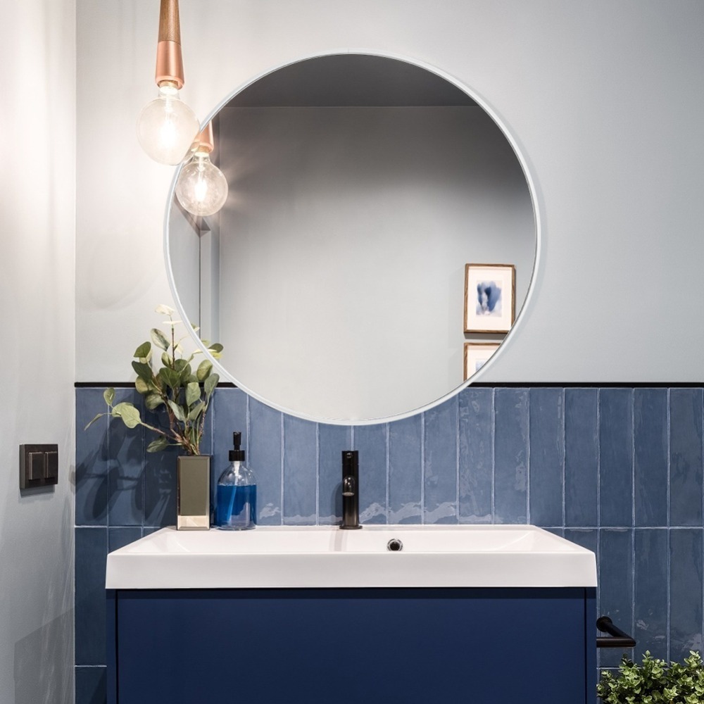 Livingandhome Scandinavian-Inspired Circular White Wall Mirror for Bathroom Décor 40cm